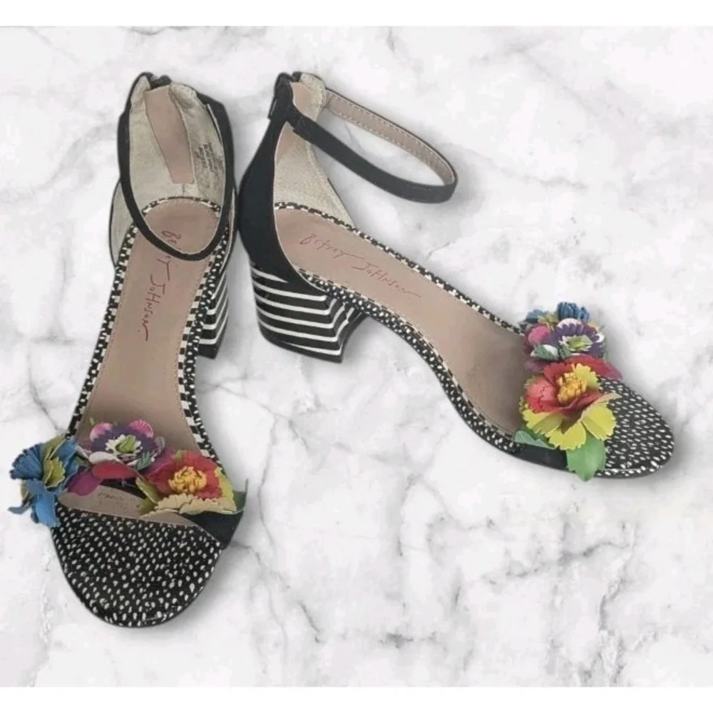 Betsey Johnson Lore Sandals Flowers Block Heels Floral Shoes Stripes Black Sz 8 - Picture 1 of 14